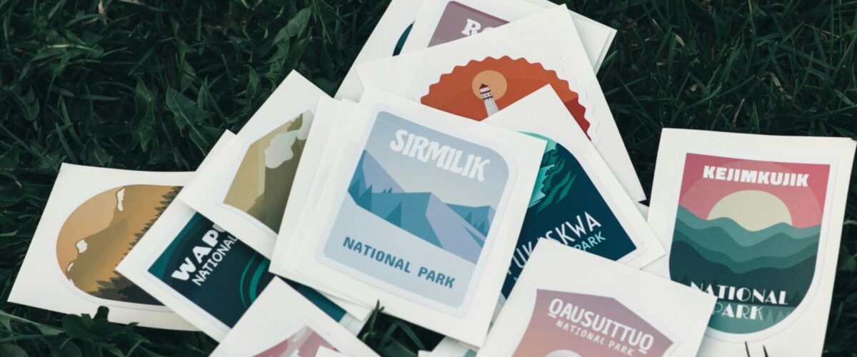 Klistermärken för utomhusbruk – hållbara stickers som tål både väder och vind